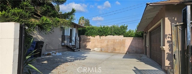 Building Photo - 402 E Cypress Ave