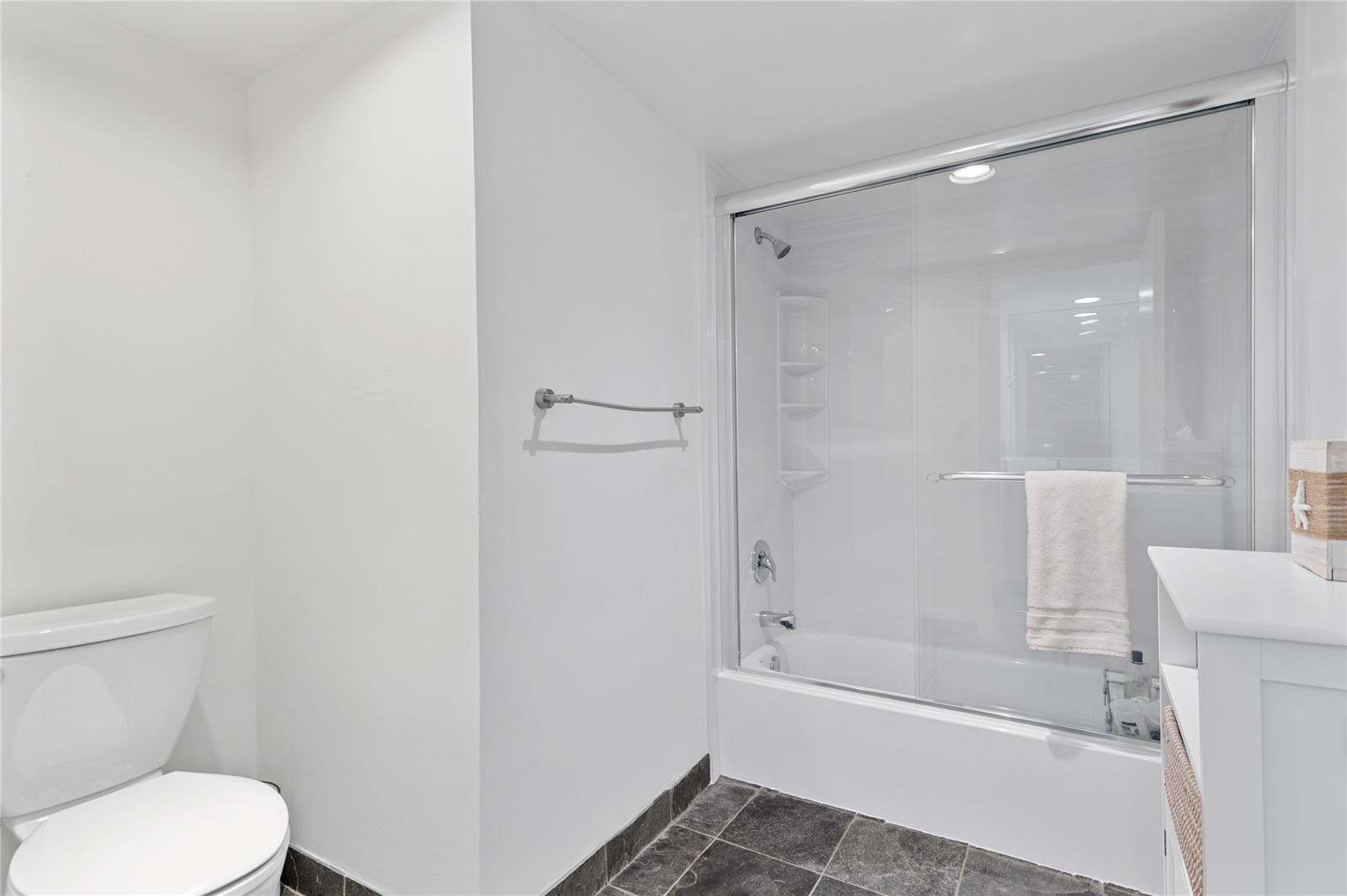 Building Photo - 3850 Galt Ocean Dr