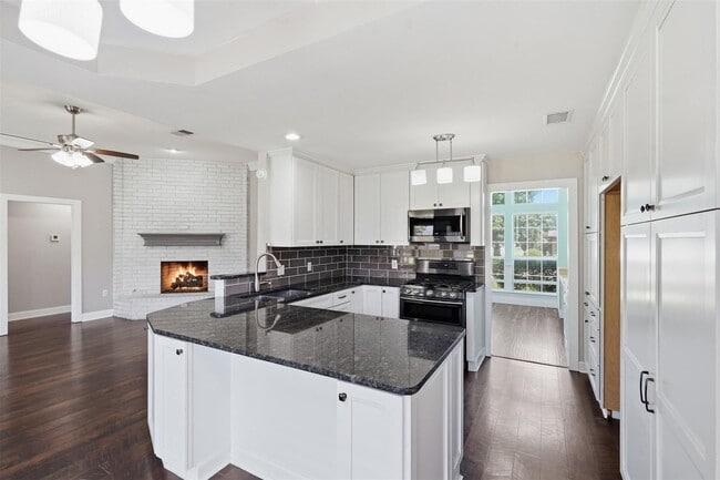 Building Photo - Home in Midlothian