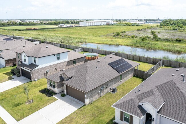 Building Photo - 607 Hidden Brk Dr