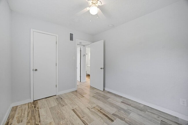 Building Photo - 6236 S Martindale Ave