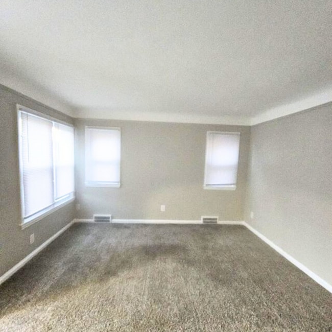 Building Photo - 10803 Roxbury St