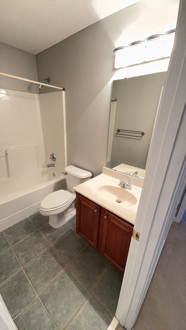 Building Photo - Charming 3-bedroom, 2-bath home located in...