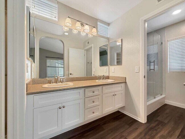 Building Photo - Beautifully Updated End-Unit Townhome in Valencia's Montana Community — No Rear Neighbors!
