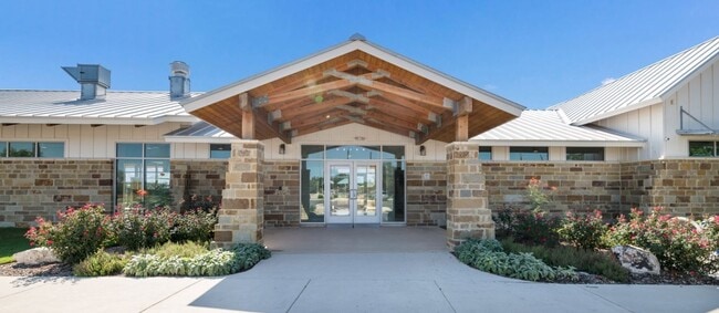 Building Photo - BEAUTIFUL 4BR/2BA - 1627 SF - WATERWHEEL!
