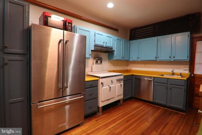 Building Photo - 1223 Haubert St