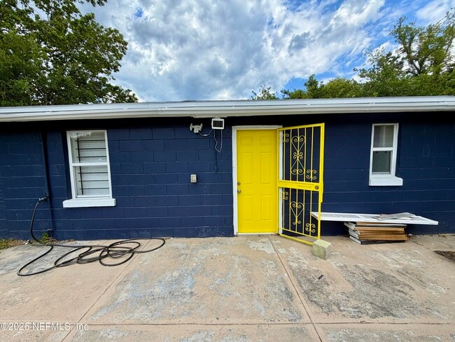 Building Photo - 5903 Droad St