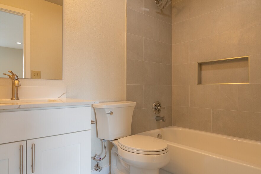 Building Photo - 21511 4th Ave W