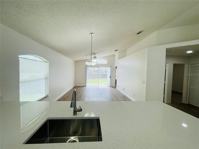 Building Photo - 13403 Greenpointe Dr