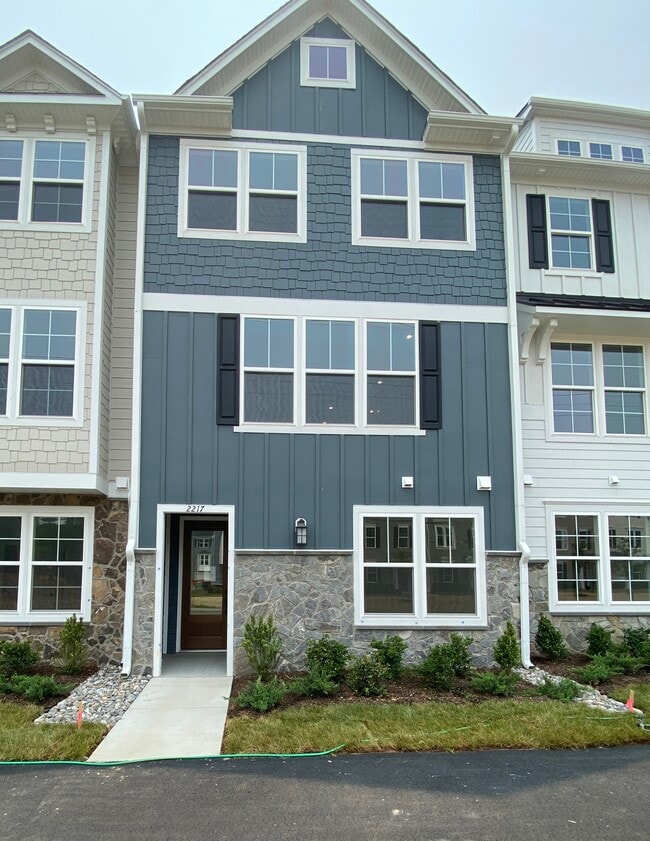 Building Photo - 2217 Brindle Ln