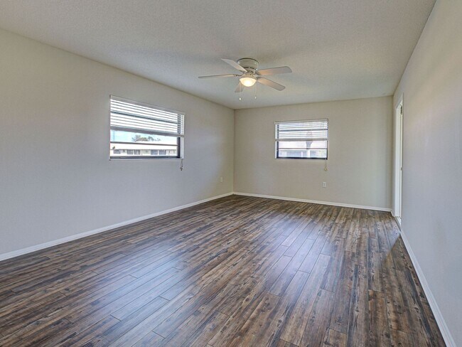 Building Photo - 2BD/2BA Mission Lakes Condo