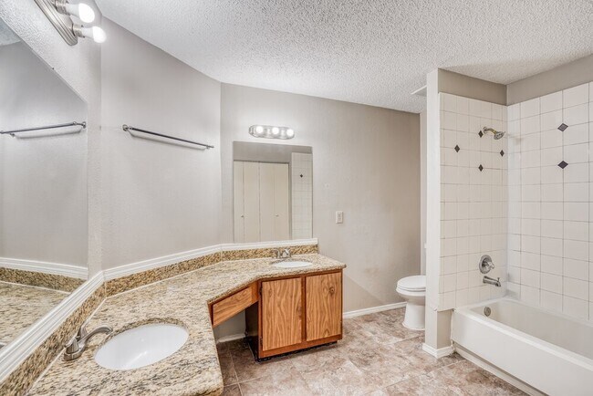 Building Photo - 6395 Crossway Dr