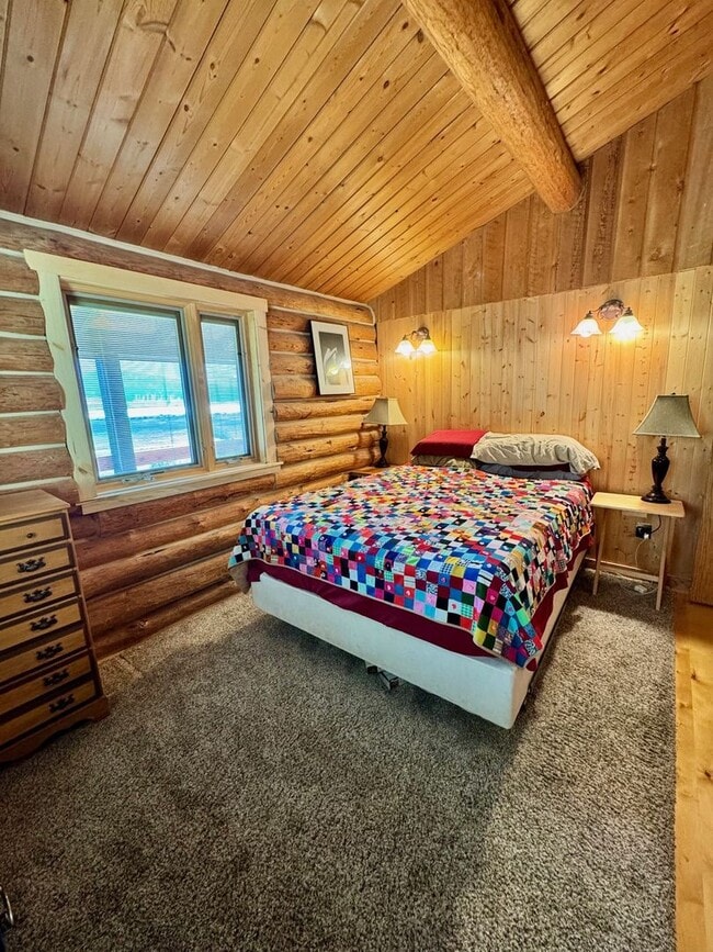 Building Photo - Charming 2-Bedroom Log Cabin in Scenic Kil...