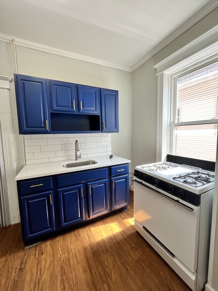 184 Garfield Ave 6 - 180 Garfield Ave