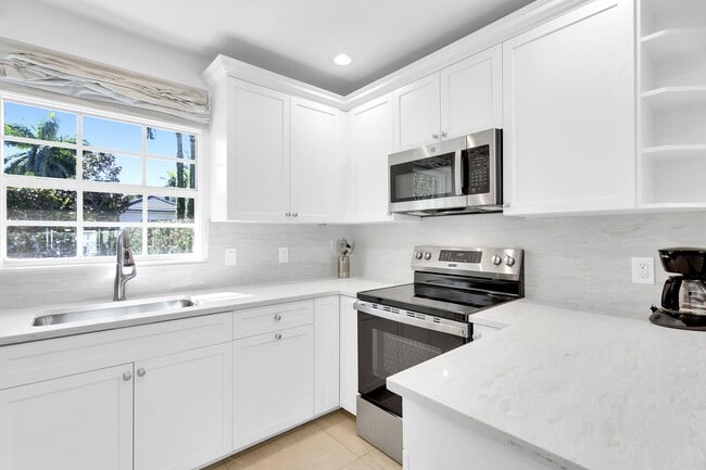 Building Photo - 211 Miraflores Dr