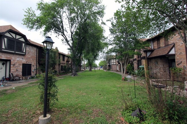 Building Photo - 4105 Vista Rd