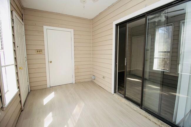 Building Photo - 2 Bedroom, 2 Bath Condo at Village Creek -...