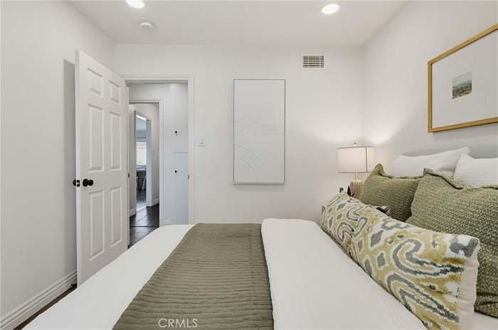 Building Photo - 14611 Ermita Ave