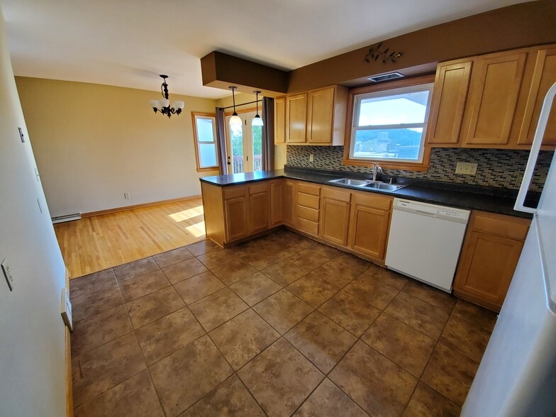 Kitchen - 1913 3rd Ave NE