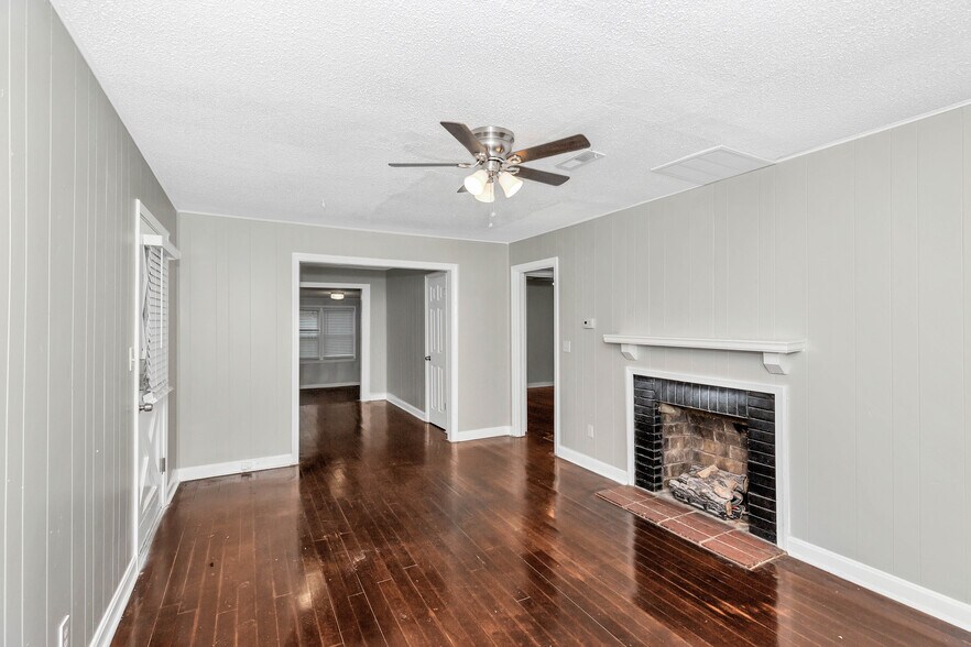Building Photo - 3903 Telstar Cir SW