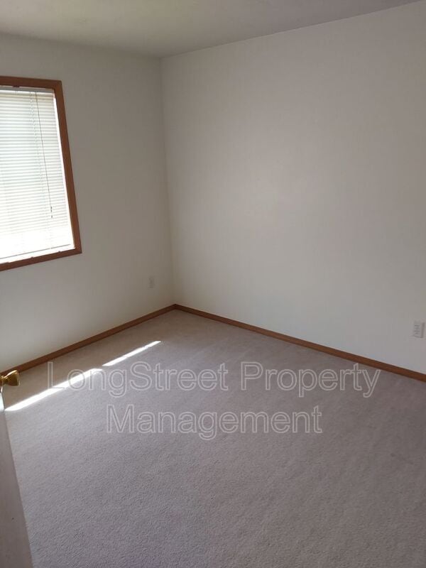 Building Photo - 1446 SW Birdie Dr
