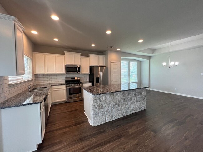 Building Photo - Beautiful 3/2 home in Oak Creek Estates,  ...