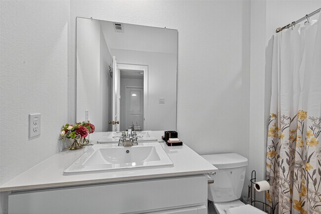 Building Photo - 27615 Village Cir Dr