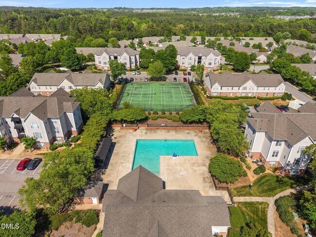 Building Photo - 2400 Huntscroft Ln