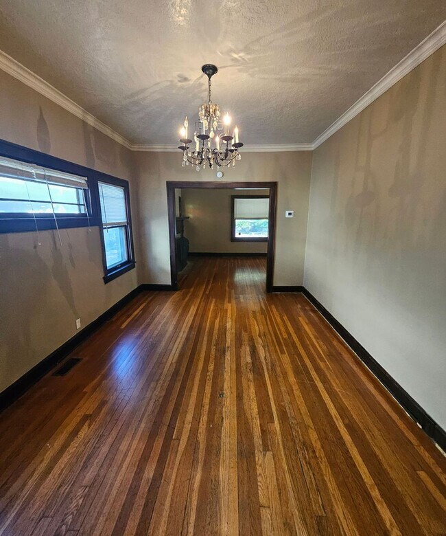 Building Photo - Charming 3-Bed Kansas City Home with Firep...