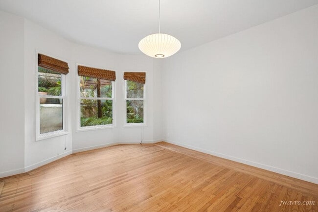 Building Photo - 354 Castro St