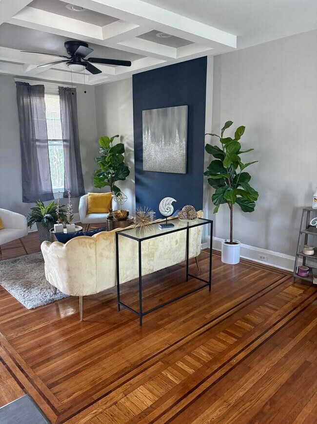 Building Photo - Charming 3BR Townhome in Baltimore Lake Montelbello