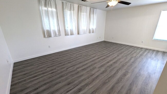 Building Photo - Immaculate 4 Bedroom 2.5 Bath Home