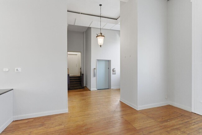 Building Photo - 500 Main St