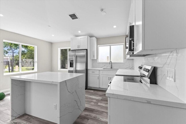 Building Photo - 6120 SW 63rd St