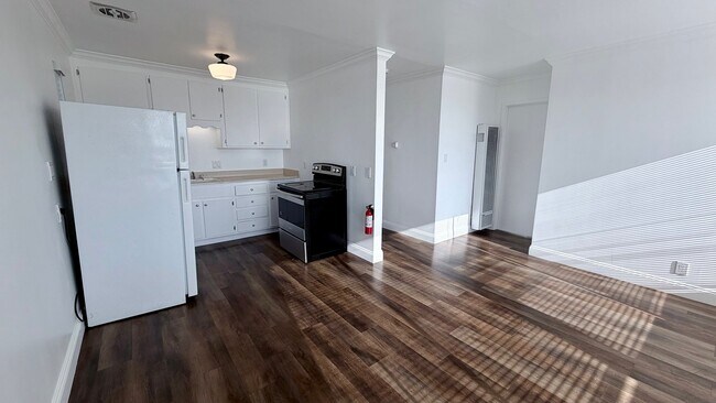 Building Photo - 110 Hilborn St