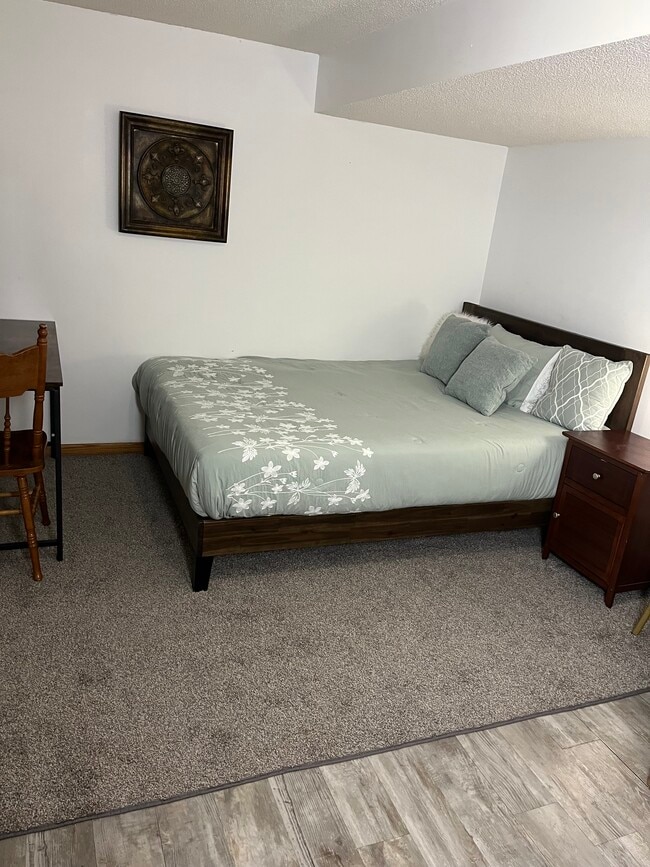 Building Photo - 5652 Ozark Ave N