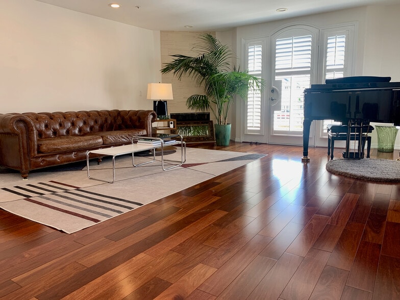 Living room - 1534 Amherst Ave