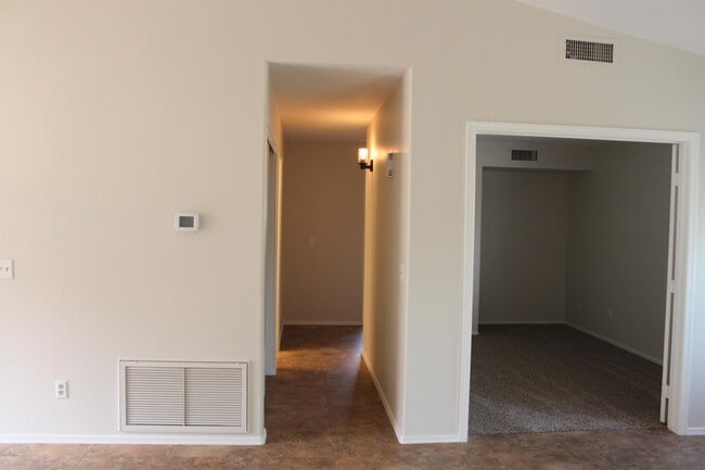 Building Photo - 1017 W Redondo Dr