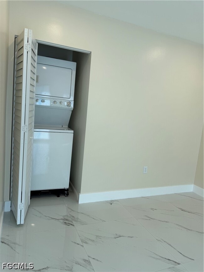 Building Photo - 4969 Vincennes St