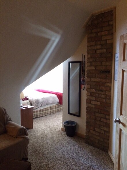 Unique bedroom nook - 1336 Hewitt Ave