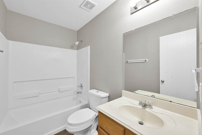 Building Photo - 2214 Shady Tree Ln