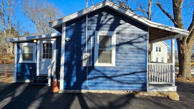 Building Photo - 825 Scenic Hwy