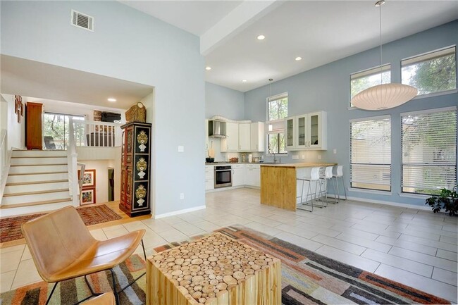 Building Photo - 2303 Doral Dr