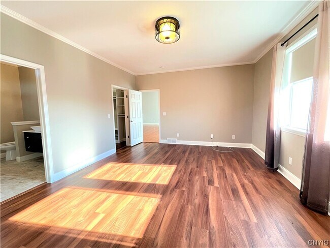 Building Photo - 5983 Paradise Cir