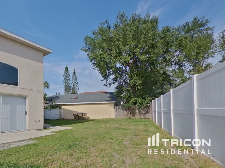 Building Photo - 3257 Brewster Dr