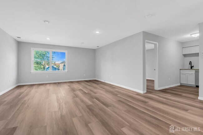 Building Photo - 213 Main St