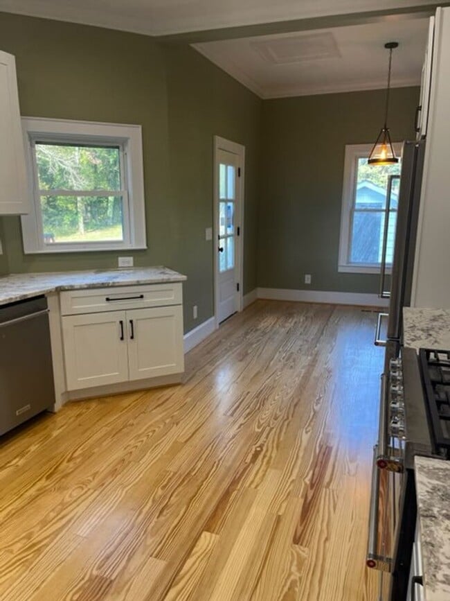 Building Photo - Modern Farmhouse for Rent in Browns Summit NC