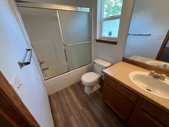 Building Photo - 3-Bedroom, 2-Bath, 1454sq ft Home!