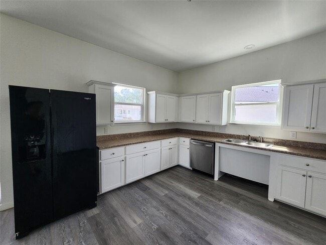 Building Photo - 6103 Lacey Oak Dr