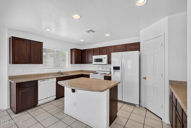 Building Photo - 7823 S 48th Ln